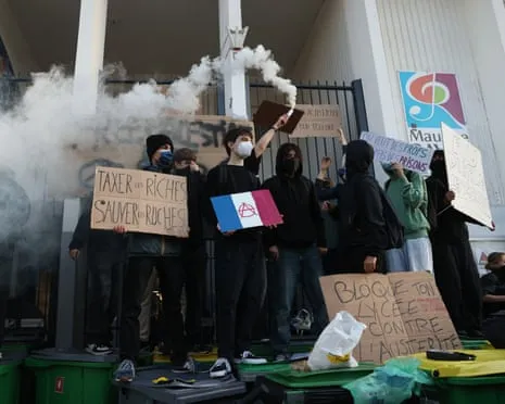 New France's Prime Minister Faces Mounting Pressure as Nationwide Strikes Disrupt Schools and Transport